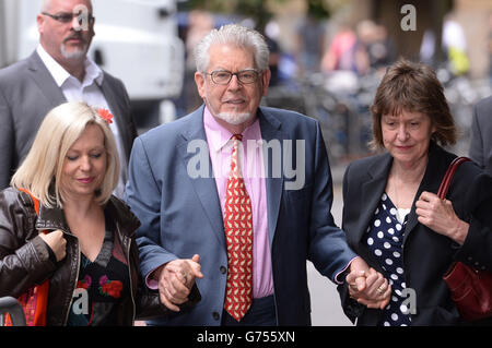 Rolf Harris arrives at Southwark Crown Court in London today with his daughter Bindi (left) and niece, Jenny (right) where he denies 12 counts of indecent assault between 1968 and 1986. Stock Photo