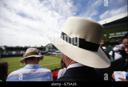 Tennis - 2014 Wimbledon Championships - Day Four - The All England Lawn Tennis and Croquet Club. Spectators watch the tennis during day four of the Wimbledon Championships at the All England Lawn Tennis and Croquet Club, Wimbledon. Stock Photo