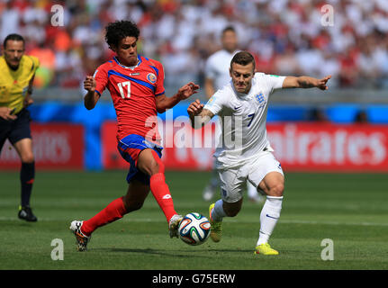 Costa Rica's Yeltsin Tejeda (left) and Jack Wilshere battle for the ball during the FIFA World Cup, Group D match at the Estadio Mineirao, Belo Horizonte, Brazil. Stock Photo