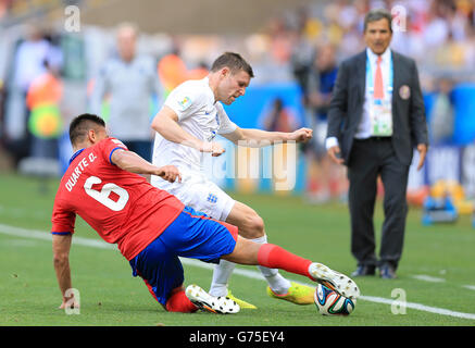 England's James Milner and Costa Rica's Oscar Duarte (left) during the FIFA World Cup, Group D match at the Estadio Mineirao, Belo Horizonte, Brazil. Stock Photo