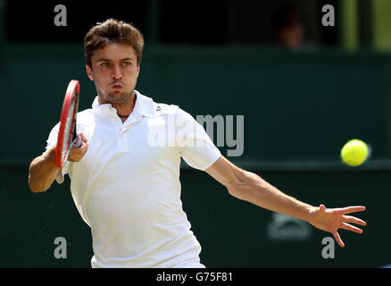 France's Gilles Simon in action against Serbia's Novak Djokovic during day five of the Wimbledon Championships at the All England Lawn Tennis and Croquet Club, Wimbledon. Stock Photo