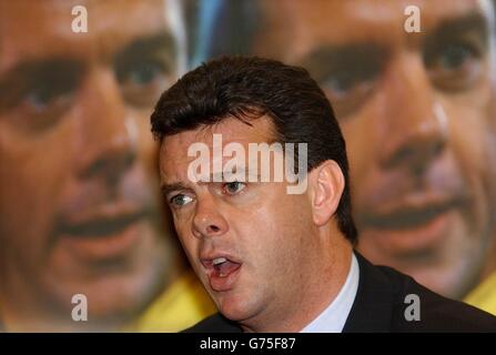 Leeds United Manager David O'Leary talks about the controversial FA Cup match between Leeds and Cardiff at his book launch in Leeds. Police had to use dogs and batons as fans invaded the pitch at the end of Sunday's game at Ninian Park, and the FA have launched an inquiry. Stock Photo