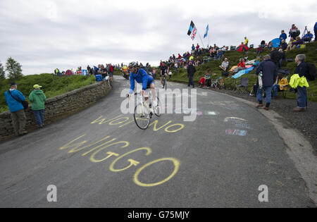Cycling - Tour de France - Stage One - Leeds to Harrogate. Crowds wait for the riders to arrive near Reeth as stage one of the Tour de France passes over the Grinton Moor, Yorkshire. Stock Photo