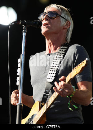 Paul Weller performing on the Main Stage at the T in the Park festival, held at Balado Park in Kinross, Scotland. Stock Photo