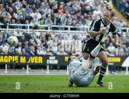 Newcastle's Alan shearer is denied his 25th club goal after scoring it against West Bromwich Albion, during their FA Barclaycard Premiership match at Newcastle's St James' Park ground. Newcastle beat West Brom 2-1. Stock Photo