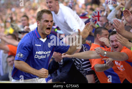 Rangers' Ronald de Boer celebrates his goal against Celtic during their Bank of Scotland Scottish Premier League match at Celtic's Celtic Park ground in Glasgow. Stock Photo