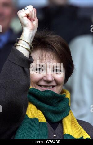 Norwich City Director.Delia Smith watchs the game against Crystal Palace during the Nationwide Division One match at Carrow Road, Norwich. NO UNOFFICIAL CLUB WEBSITE USE. Stock Photo