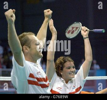 Simon Archer and Jo Goods - Badminton winners - Commonwealth Games. England's Simon Archer and Jo Goode celebrate winning the gold medal in badminton at the Bolton Arena, during the XVII Commonwealth Games. Stock Photo