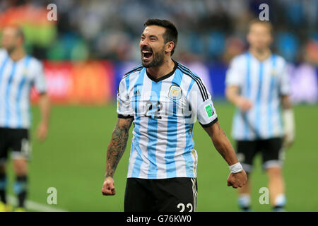 Argentina's Ezequiel Lavezzi (centre) celebrates victory in the penalty shoot-out with team-mates following the FIFA World Cup Semi Final at the Arena de Sao Paulo, Sao Paulo, Brazil. Stock Photo