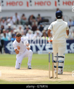 England's Liam Plunkett celebrates after bowling India's MS Dhoni during day five of the first Investec test match at Trent Bridge, Nottingham. Stock Photo