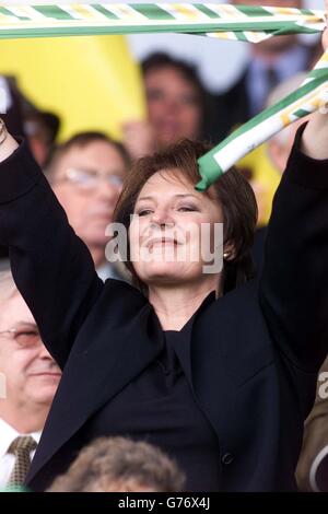 Delia Smith, a Norwich Director, spurs on her team to a 3-1 victory over Wolves in the Nationwide Division One play off First leg at Carrow Road, Norwich. NO UNOFFICIAL CLUB WEBSITE USE. Stock Photo