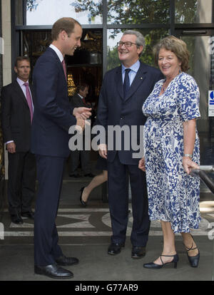 The Duke of Cambridge with the Australian High Commissioner Alexander Downer and Mrs Downer after unveiling a statute in honour of Captain Matthew Flinders, the first cartographer to circumnavigate Australia and identify it as a continent, at Australia House, London. Stock Photo