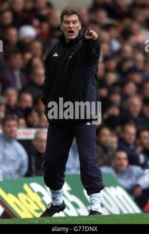 Tottenham manager Glenn Hoddle shouts out orders during Spurs' 4-3 victory in their Barclaycard Premiership match at Spurs' White Hart Lane ground in London. Stock Photo