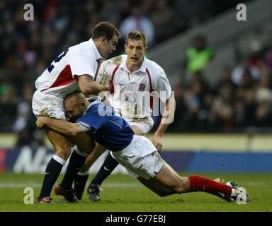 England's Charlie Hodgson is caught by French Gerald Merceron as England's Will Greenwood looks on, during RBS 6 Nations game England v France at Twickenham, London. Stock Photo