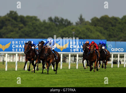 Taghrooda (right) ridden by Paul Hanagan wins the King George VI and Queen Elizabeth stakes during the King George Day - Saturday at Ascot Racecourse. Stock Photo