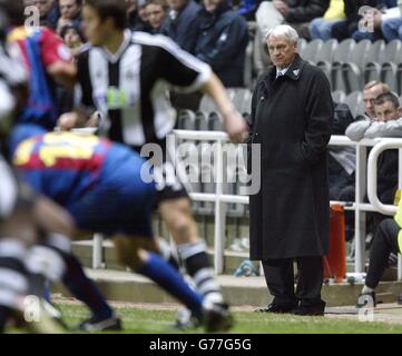 Newcastle United Manager Sir Bobby Robson watches his side going behind to a Patrick Kluivert goal for Barcelona, during their Champions League 2nd Round Group A match at St, James' Park. Stock Photo