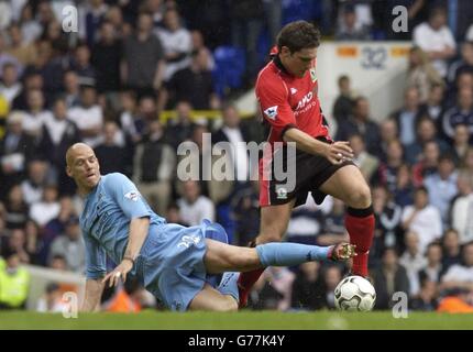 Blackburn's David Dunn (right) skips past Spurs' Christian Ziege during their FA Barclaycard Premiership match at Tottenham's White Hart Lane ground. Blackburn won 4-0. Stock Photo