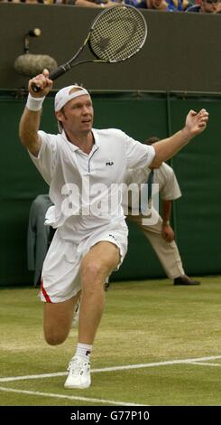 Schuettler v Martin Wimbledon 2003 Stock Photo