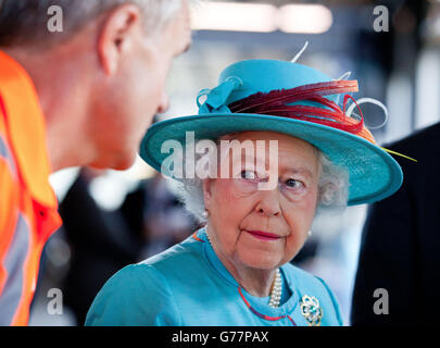 Queen Elizabeth II during a visit to Reading Railway Station in Berkshire, after a 900 million redevelopment. Stock Photo