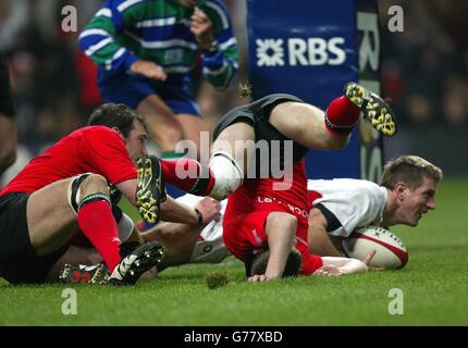 England's Will Greenwood scores England's first try during their 26-9 victory over Wales in the RBS 6 Nations Championship match in Cardiff. Stock Photo