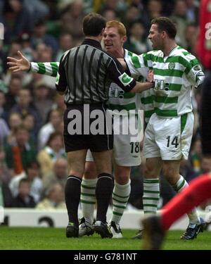 Celtic's Neil Lennon and Paul Lambert complain to referee Alan Freeland during their Bank of Scotland Scottish Premiership match against Kilmarnock at Celtic Park, Glasgow. Stock Photo
