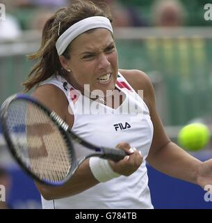 The USA's Jennifer Capriati in action against the USA's Amy Frazier, during the Hastings Direct International Championships at Devonshire Park, Eastbourne. Stock Photo