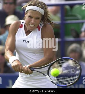 The USA's Jennifer Capriati in action against the USA's Amy Frazier, during the Hastings Direct International Championships at Devonshire Park, Eastbourne. Stock Photo