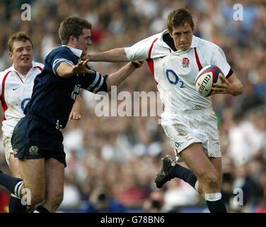 England's Will Greenwood (right) trys to get past Scotland wing Chris Paterson during the RBS 6 Nations match at Twickenham, London. Stock Photo