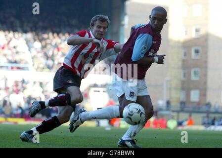 West Ham United's Jermain Defoe (right) screens the ball from Sunderland's Michael Gray, during their FA Barclaycard Premiership match at Upton Park, London. Stock Photo