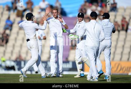 Cricket - Investec Test Series - Third Test - England v India - Day Three - The Ageas Bowl Stock Photo