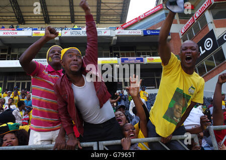 Durban, South Africa. 25th June, 2016. Youths cheer wildly as South Africa's President Jacob Zuma arrives in Durban's King Park Stadium for the Youth Month Rally hosted by the ruling African National Congress party's youth wing. Credit:  Giordano Stolley/Alamy Live News Stock Photo