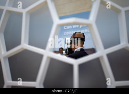 Tianjin, China. 26th June, 2016. Visitors watch a movie with VR headsets at the exploration zone on the Annual Meeting of the New Champions 2016, or the Summer Davos Forum, in Tianjin, north China, June 26, 2016. © Bai Yu/Xinhua/Alamy Live News Stock Photo