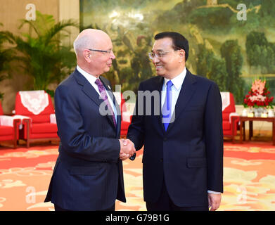 Tianjin, China. 26th June, 2016. Chinese Premier Li Keqiang (R) meets with Klaus Schwab, founder and executive chairman of the World Economic Forum, in Tianjin, north China, June 26, 2016. © Zhang Duo/Xinhua/Alamy Live News Stock Photo
