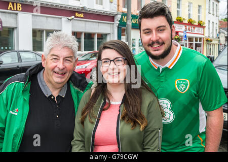 Skibbereen, West Cork, Ireland. 26th June, 2016. Ireland fans Brian, Rebecca and Shane Hourihane, all from Skibbereen, were preparing to watch the Ireland Vs France game in Skibbereen in the 2016 Euros. Credit: Andy Gibson/Alamy Live News. Stock Photo