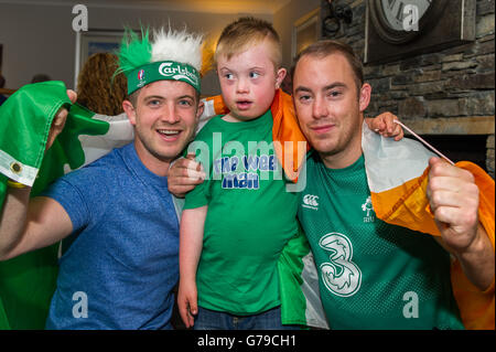 Skibbereen, West Cork, Ireland. 26th June, 2016. Ireland fans Steven Anderson and young Rory Morgan, both from Skibbereen and Shane McCarthy from Castletownsend were in an expectant mood before watching the Ireland Vs France game in the Eldon Hotel in Skibbereen in the 2016 Euros. Credit: Andy Gibson/Alamy Live News. Stock Photo