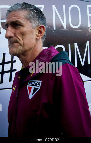 SAO PAULO, Brazil - 26/06/2016: SANTOS X SPFC - Bauza comes to the game between Santos and S?o Paulo Futebol Clube held at the Estadio Paulo Machado de Carvalho, Pacaembu. The classic is valid for the 11th round of the Brasileir?o Chevrolet 2016. (Photo: Marco Galv?o / FotoArena) Stock Photo