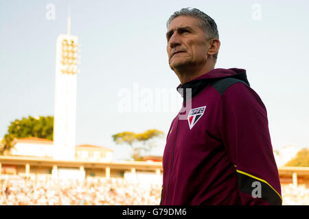 SAO PAULO, Brazil - 26/06/2016: SANTOS X SPFC - Bauza during the game between Santos and S?o Paulo Futebol Clube held at the Estadio Paulo Machado de Carvalho, Pacaembu. The classic is valid for the 11th round of the Brasileir?o Chevrolet 2016. (Photo: Marco Galv?o / FotoArena) Stock Photo