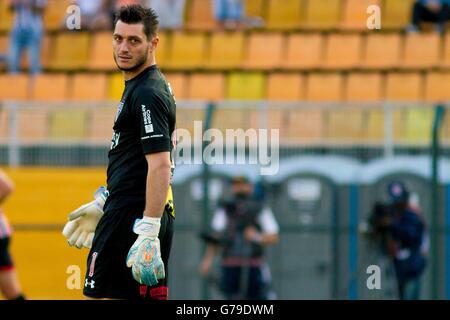 SAO PAULO, Brazil - 26/06/2016: SANTOS X SPFC - Denis during the game between Santos and S?o Paulo Futebol Clube held at the Estadio Paulo Machado de Carvalho, Pacaembu. The classic is valid for the 11th round of the Brasileir?o Chevrolet 2016. (Photo: Marco Galv?o / FotoArena) Stock Photo