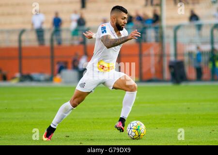 SAO PAULO, Brazil - 26/06/2016: SANTOS X SPFC - Gabriel during the game between Santos and S?o Paulo Futebol Clube held at the Estadio Paulo Machado de Carvalho, Pacaembu. The classic is valid for the 11th round of the Brasileir?o Chevrolet 2016. (Photo: Marco Galv?o / FotoArena) Stock Photo