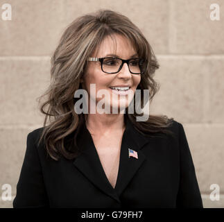 Pasadena, California, USA. 26th June, 2016. SARAH PALIN participates in a book signing on day two of Politicon 2016, a non-partisan political fan fest which bills itself as the ''unconventional political convention.'' The agenda for the event includes panel discussions, debates, podcasts, film screenings, comedy, art and music. Credit:  Brian Cahn/ZUMA Wire/Alamy Live News Stock Photo