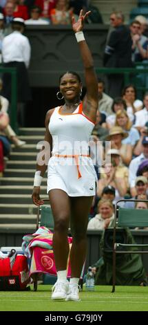 EDITORIAL USE ONLY, NO MOBILE PHONE USE. Serena Williams from the USA celebrates defeating Elena Dementieva of Russia 6:2/6:2 in the fourth round of the All England Lawn Tennis Championships at Wimbledon. Stock Photo