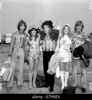 The New Seekers - Paul Layton, Eve Graham, Marty Kristian, Lyn Paul and Peter Doyle - arrive at Heathrow Airport following a month-long tour of the US and Canada. Stock Photo