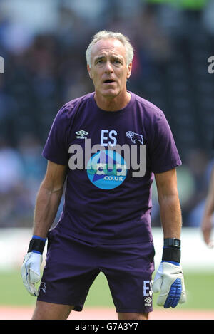 Soccer - Sky Bet Championship - Derby County v Rotherham United - iPro Stadium. Derby County goalkeeping coach Eric Steele Stock Photo