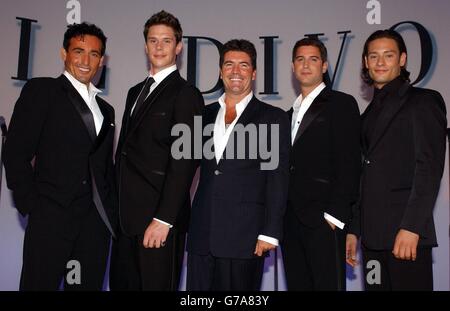 Pop svengali Simon Cowell (centre) poses with his new band Il Divo, from left to right; Carlos Marin, baritone from Spain, David Miller, tenor from USA, Sebastien Izambard, vox populi from France and Urs Buhler, tenor from Switzerland at the Mandarin Oriental in London. Cowell's Syco Music launched the new international operatic vocal group last night during a champagne reception for the media. The single will precede the album which will be released on 1st November and their Global reveal will be on the Parkinson show in 3 weeks time. Stock Photo