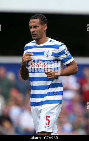 Queens Park Rangers Rio Ferdinand Receives A Gift From Sir Bobby Charlton Before The Game Against Manchester United Stock Photo Alamy