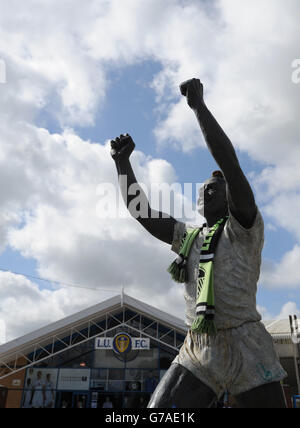 Soccer - Sky Bet Championship - Leeds United v Bolton Wanderers - Elland Road. The Billy Bremner Statue outside Elland Road, Leeds. Stock Photo