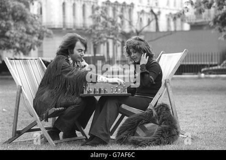 Neil Diamond, top American singer songwriter is in Britain for a month long  European tour which opens this Saturday (27th May) at London's Royal Albert  Hall. Pictured in Kensington Gardens. 25th May