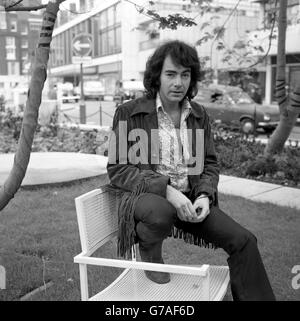 Neil Diamond, top American singer songwriter is in Britain for a month long  European tour which opens this Saturday (27th May) at London's Royal Albert  Hall. Pictured in Kensington Gardens. 25th May