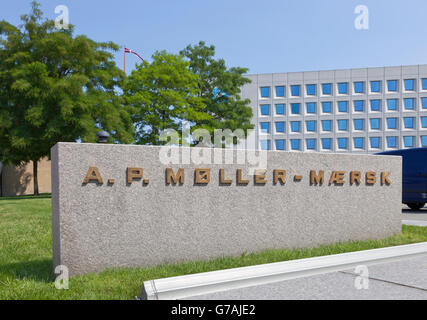 The company name sign A.P. Møller-Mærsk at the Mærsk / Maersk headquarters at Esplanaden in Copenhagen, Denmark. A.P. Moeller-Maersk. Stock Photo