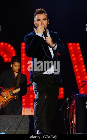 Morrissey performing on the Main Stage, during the second day of The Carling Weekend : Reading Festival, in Reading. Stock Photo